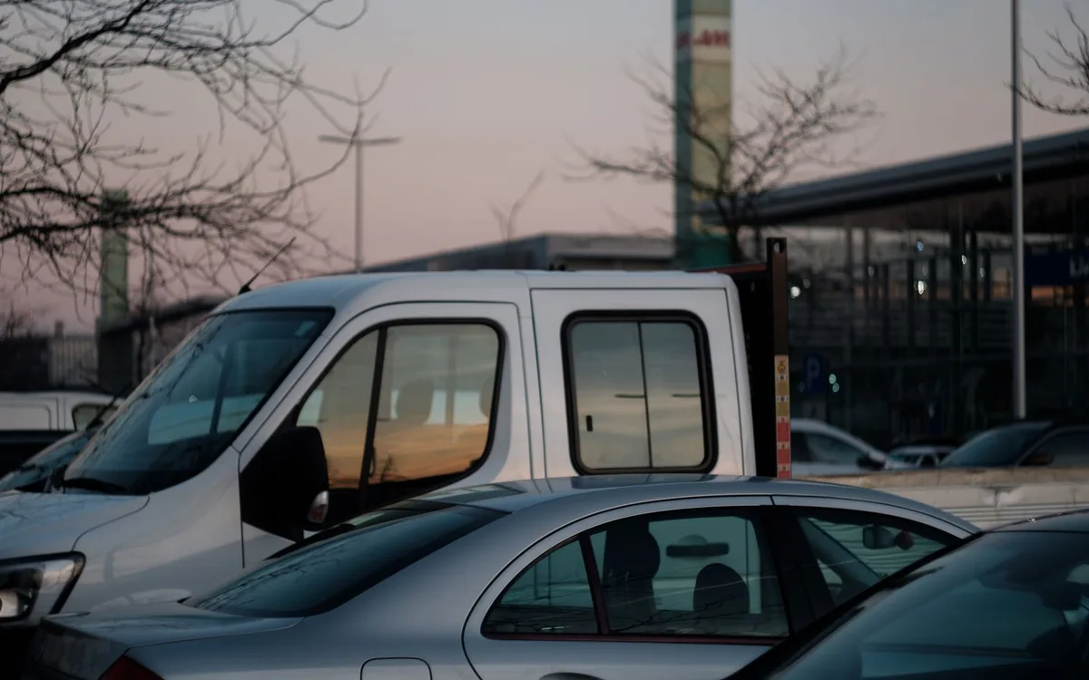 Jak zaplanować dojazd, parking i wyjście po meczu?