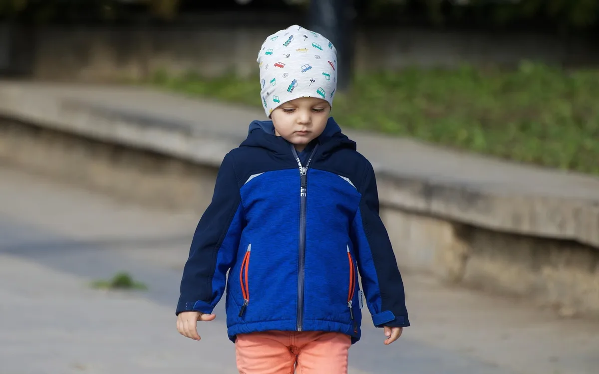 Jak spacerować z dzieckiem, walizką lub po zmroku?