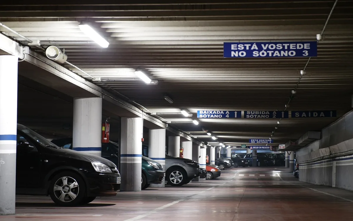 Cena noclegu i parking - ile naprawdę zapłacisz?