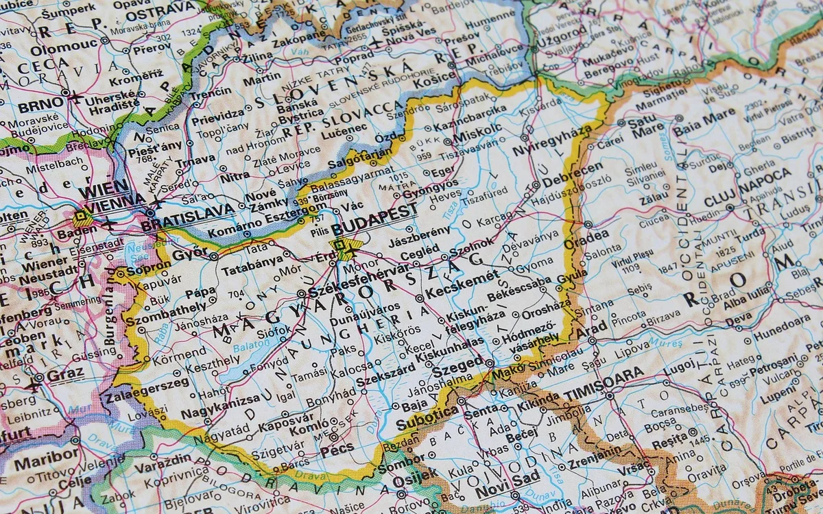 Jak wykorzystać mapę decyzji i checklistę przed rezerwacją?