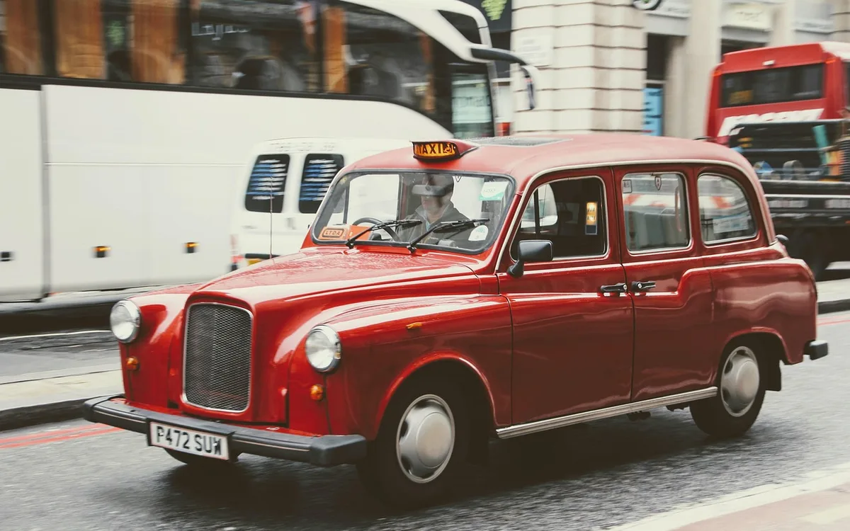 Gdzie zaparkować i jak zamówić taxi podczas Juwenaliów?