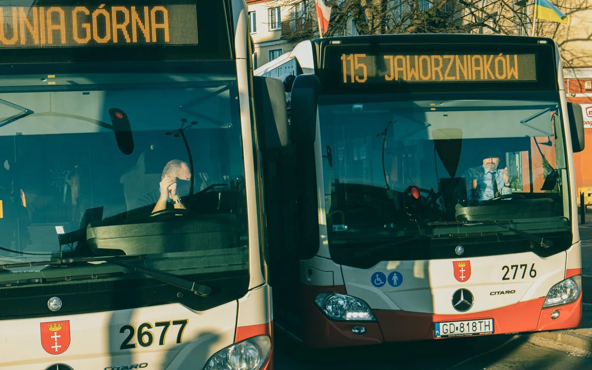 Jak wybrać właściwy autobus, odczytać przesiadkę i sprawdzić bilet?