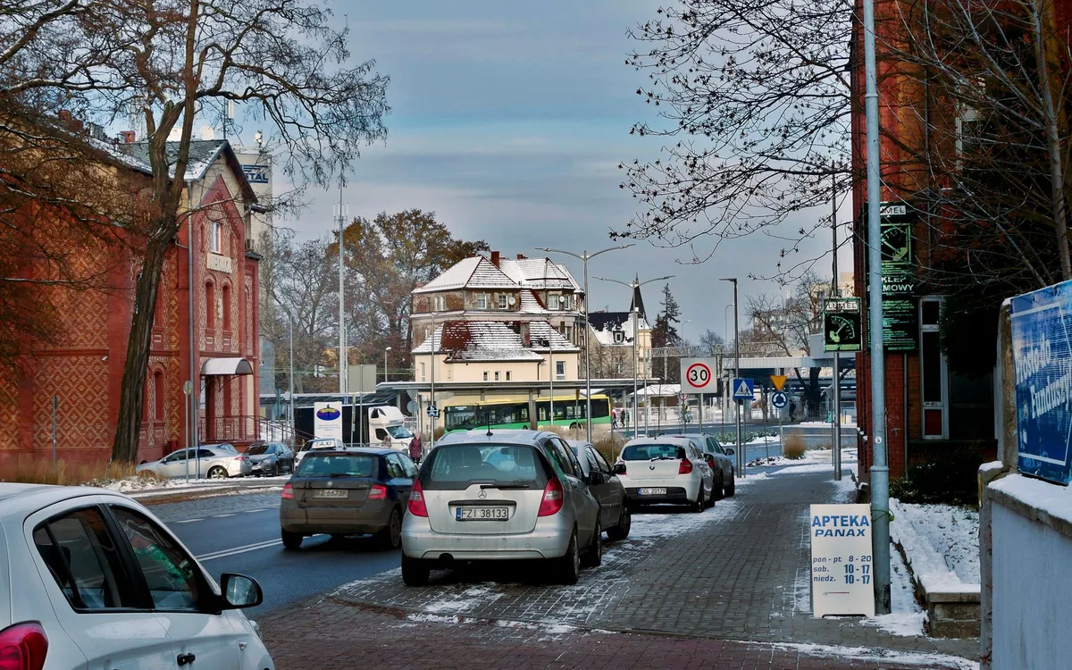 Dojazd, parking i powrót po meczu: jak zaplanować trasę?